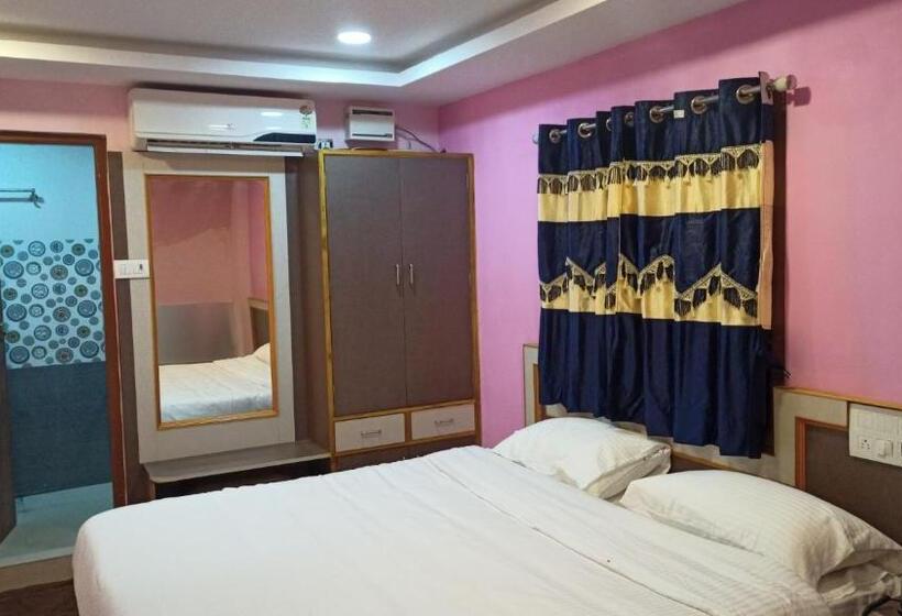 חדר דלוקס, Aarthi Residency