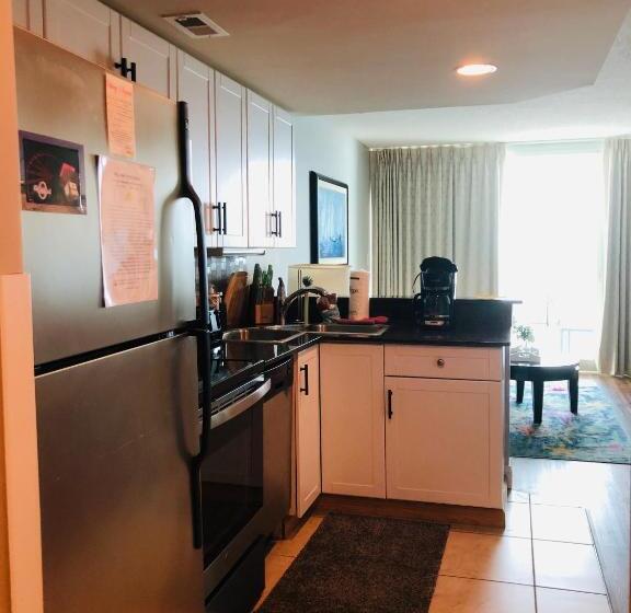 غرفة عائلية مطلّة علي البحر, Luxury 2 Beds 2 Bath Ocean Front Condo