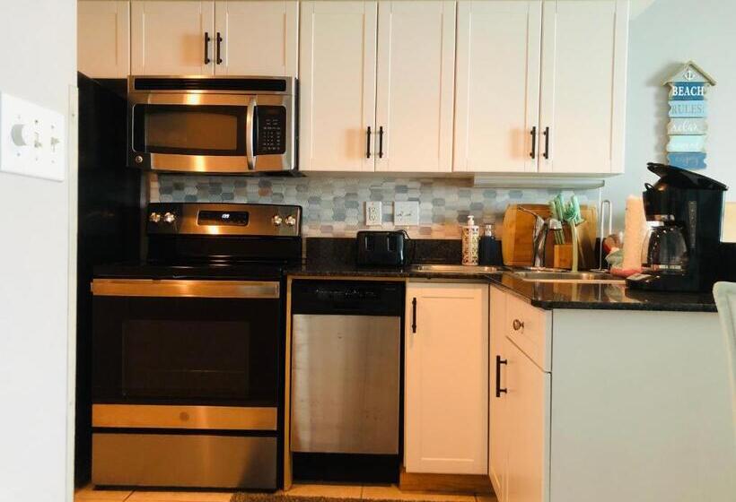 غرفة عائلية مطلّة علي البحر, Luxury 2 Beds 2 Bath Ocean Front Condo