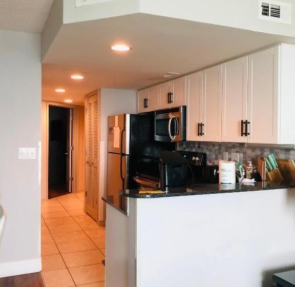 غرفة عائلية مطلّة علي البحر, Luxury 2 Beds 2 Bath Ocean Front Condo