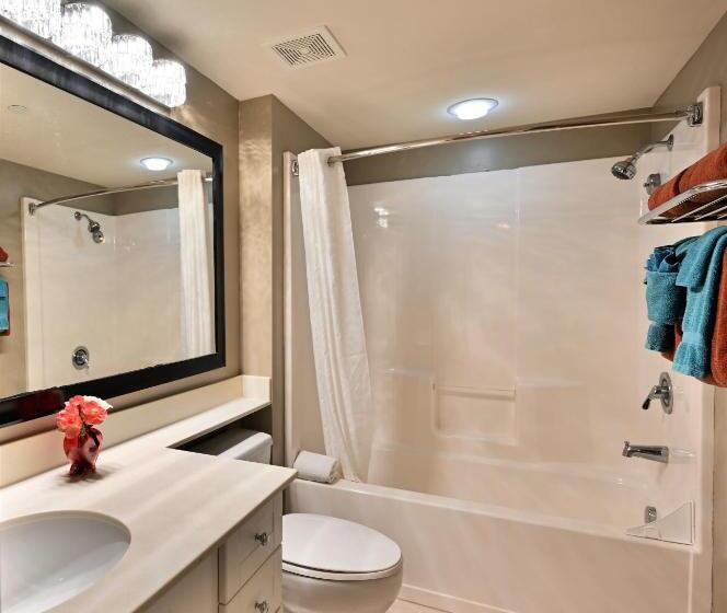 غرفة عائلية مطلّة علي البحر, Luxury 2 Beds 2 Bath Ocean Front Condo