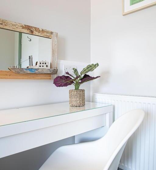 غرفة ديلوكس سرير كينج, Park View R & R   Adult Only   Self Catering   Free Parking   Ev Point