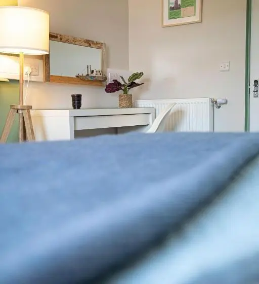 اتاق لوکس با تخت بزرگ, Park View R & R   Adult Only   Self Catering   Free Parking   Ev Point