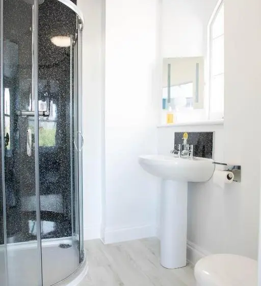 اتاق استاندارد با تخت بزرگ, Park View R & R   Adult Only   Self Catering   Free Parking   Ev Point