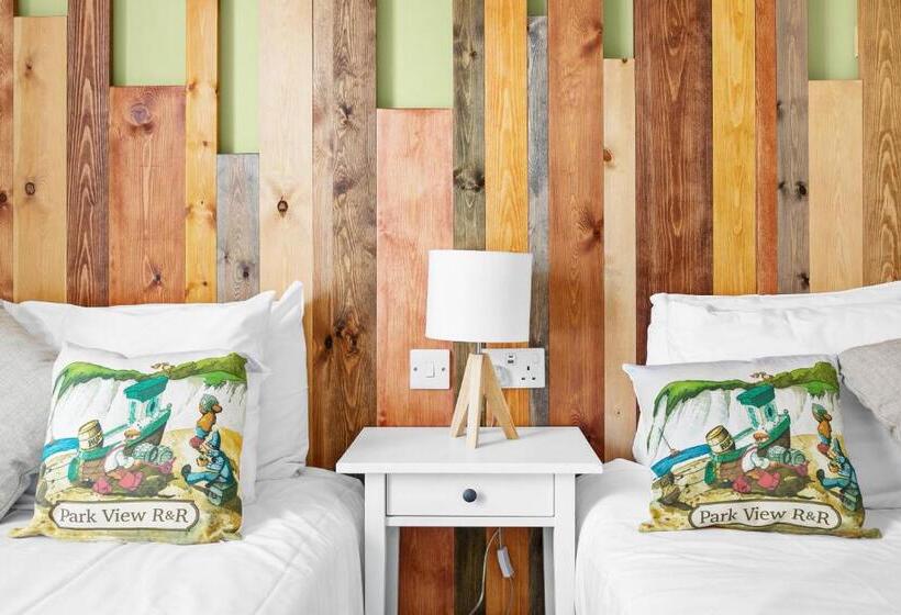 غرفة سوبيريور سرير كينج, Park View R & R   Adult Only   Self Catering   Free Parking   Ev Point