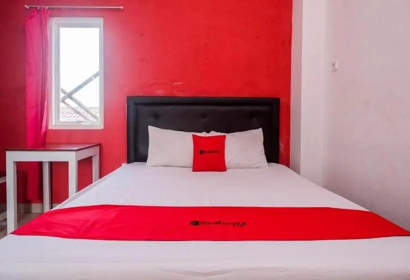 スタンダードルーム, Reddoorz Near Pakuwon Mall Solo Baru