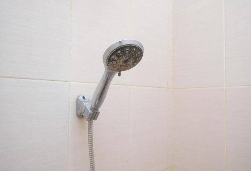 Номер Стандарт, Reddoorz Near Pakuwon Mall Solo Baru