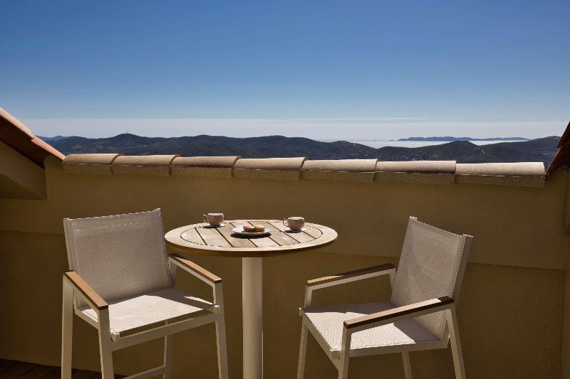 סוויטת ג'וניור נוף לים, Eden Rose Grand Hotel Bw Premier Collection