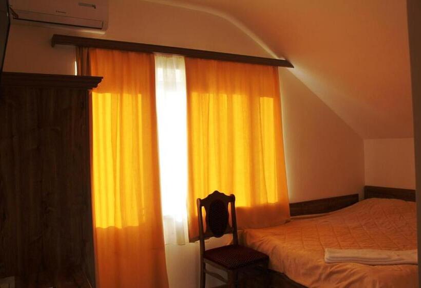 غرفة قياسية فردية, Lucytour