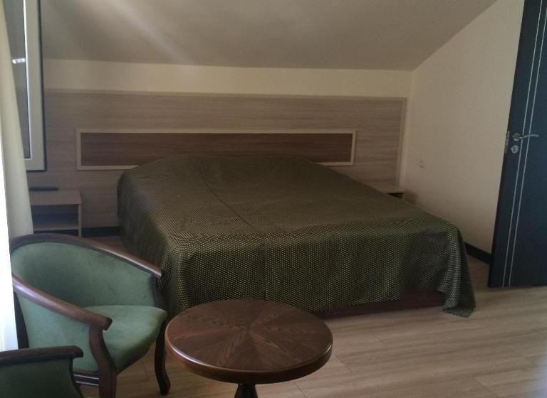 חדר דלוקס, Lucytour