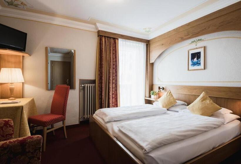 基本间, Monte Cherz