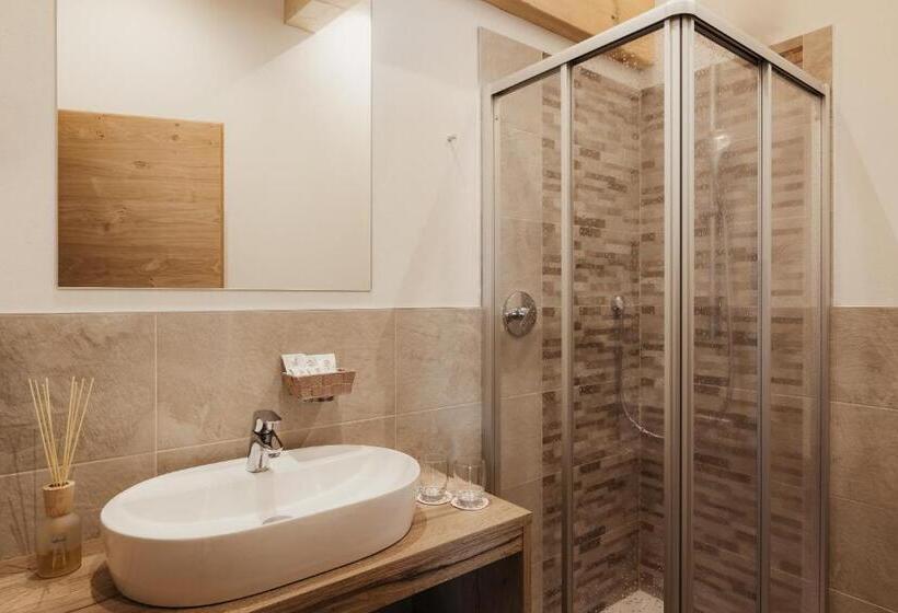 家庭间, Monte Cherz