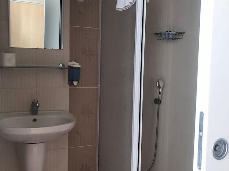 חדר סטנדרט, Viras