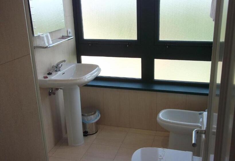 스탠다드 룸, Val De Serantes