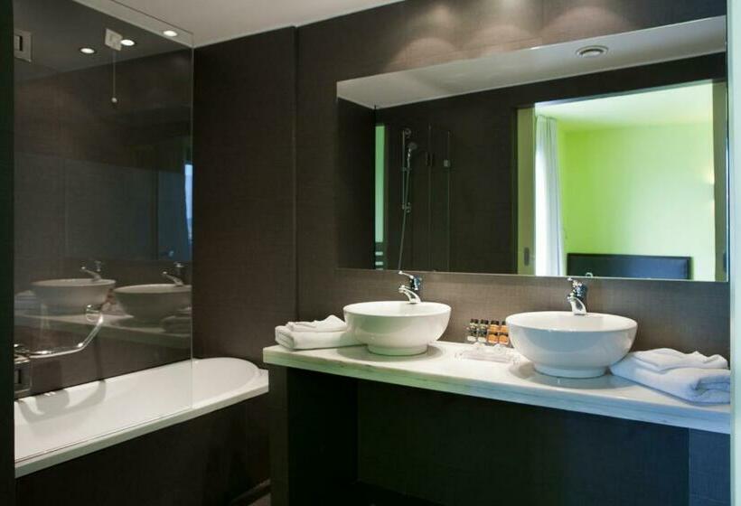 エクゼクティブルーム, Athens Center Square