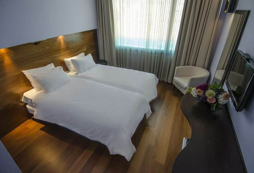 スーペリアールーム, Athens Center Square