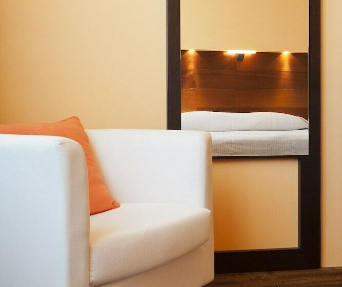 スーペリアールーム, Athens Center Square