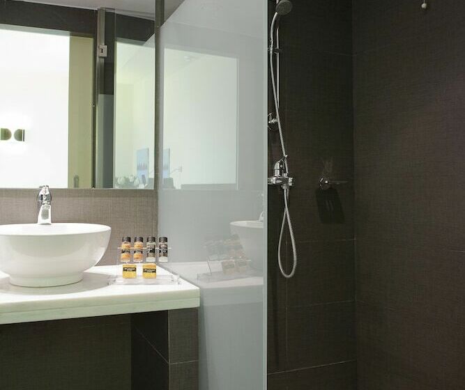 エコノミールーム, Athens Center Square