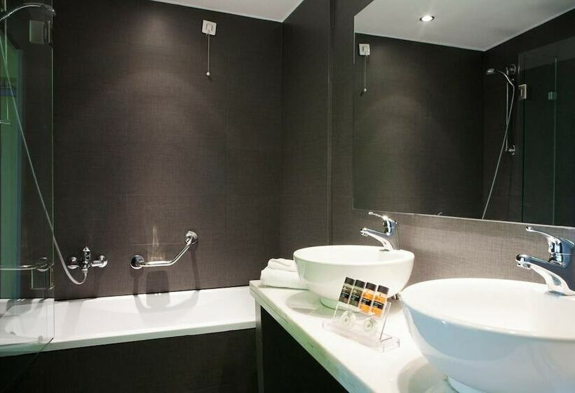 エコノミールーム, Athens Center Square