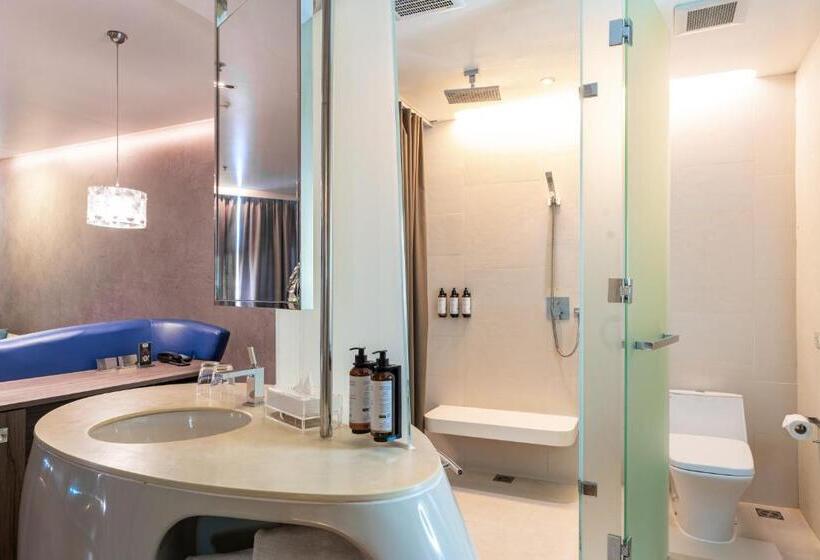 Superior suite with balcony, Baraquda Heeton Pattaya By Compass Hospitality