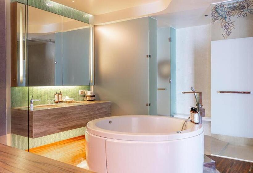 Superior suite with balcony, Baraquda Heeton Pattaya By Compass Hospitality