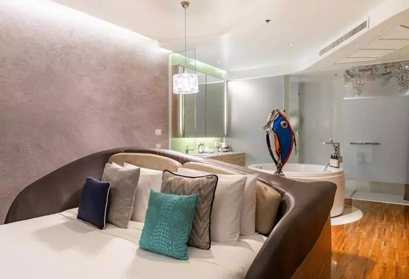 Superior suite with balcony, Baraquda Heeton Pattaya By Compass Hospitality