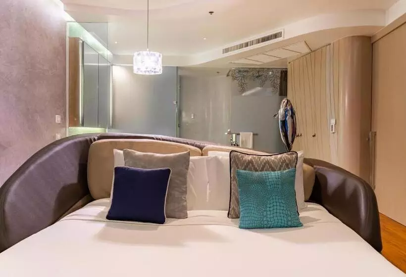 Superior suite with balcony, Baraquda Heeton Pattaya By Compass Hospitality