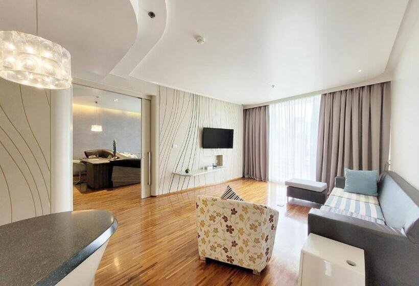 Superior suite with balcony, Baraquda Heeton Pattaya By Compass Hospitality