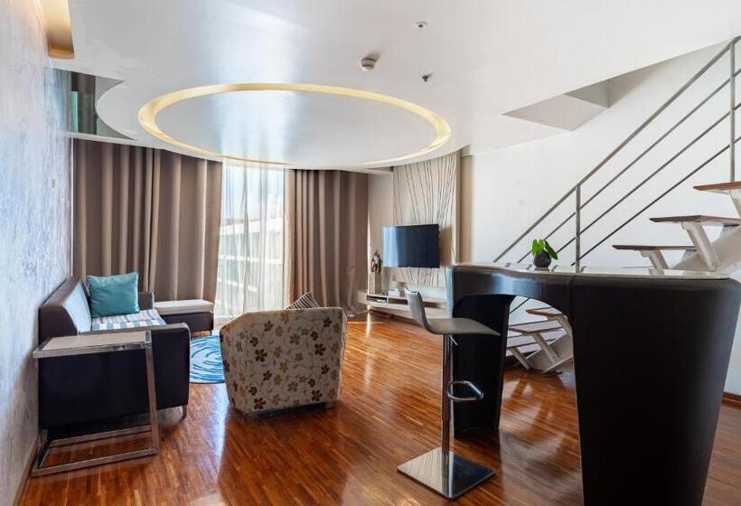 سوییت دوبلکس, Baraquda Heeton Pattaya By Compass Hospitality