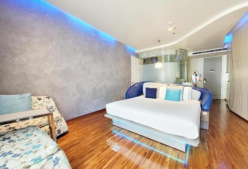 Номер Deluxe с Балконом, Baraquda Heeton Pattaya By Compass Hospitality
