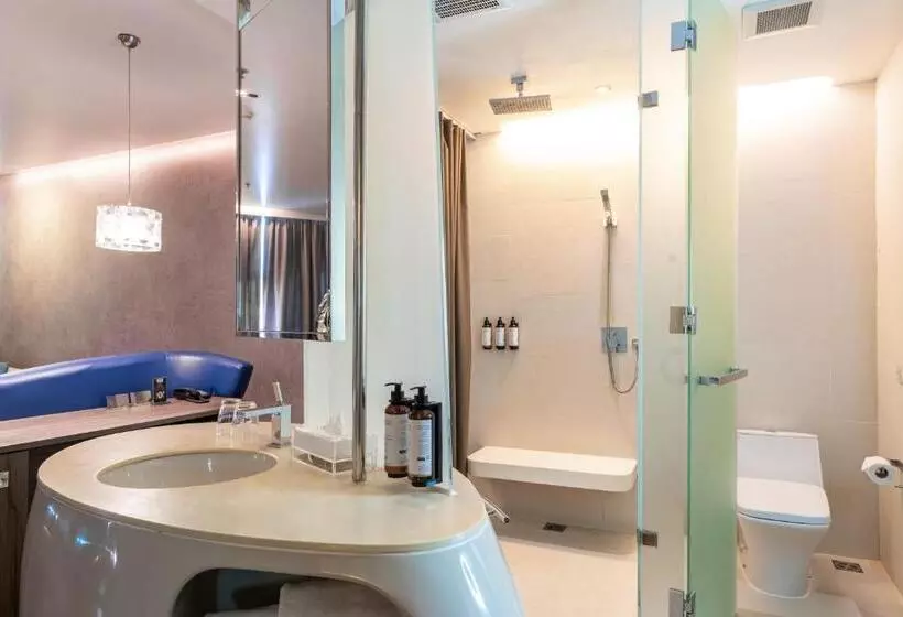 اتاق استاندارد با بالکن, Baraquda Heeton Pattaya By Compass Hospitality