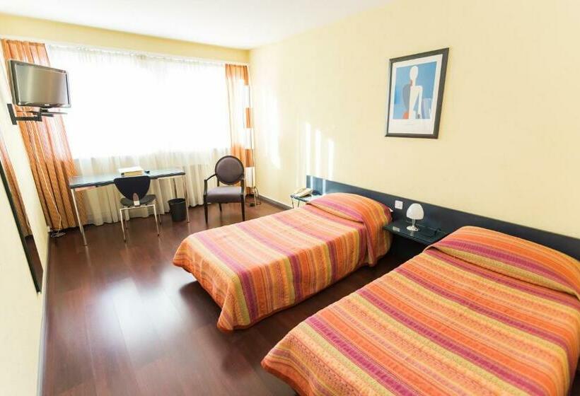 اتاق استاندارد, Comédie