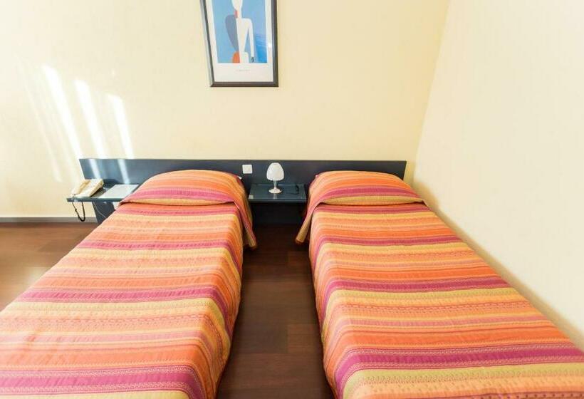 اتاق استاندارد, Comédie