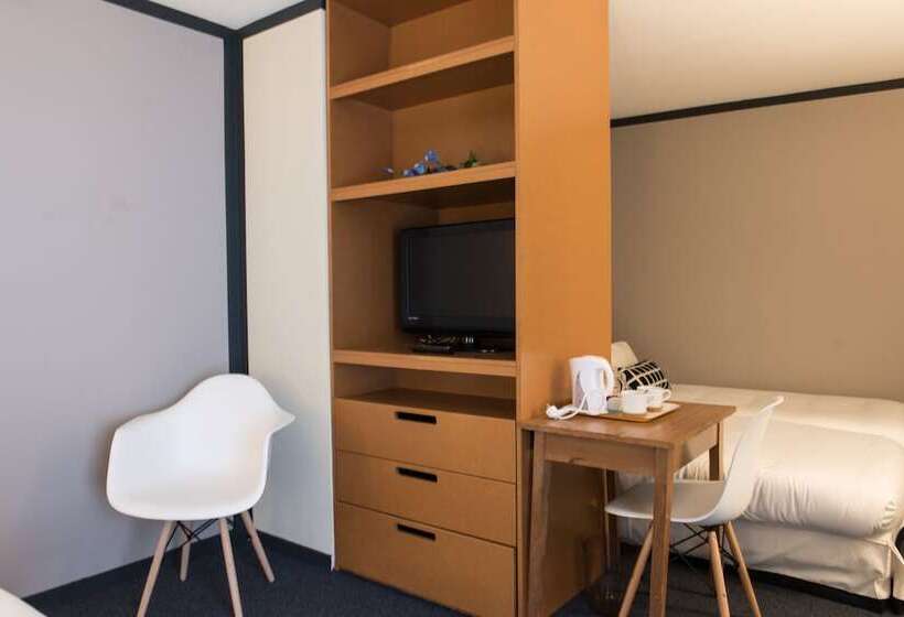 غرفة قياسية رباعية, De Jouvence