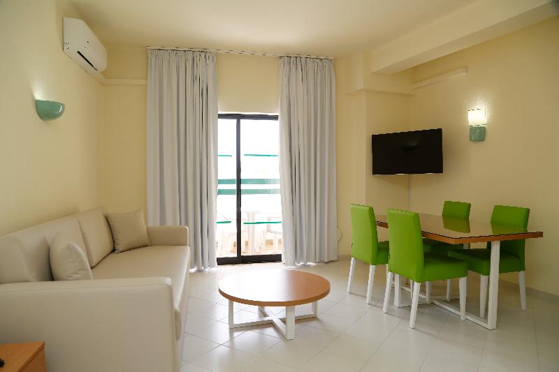 חדר דלוקס, Diplomat