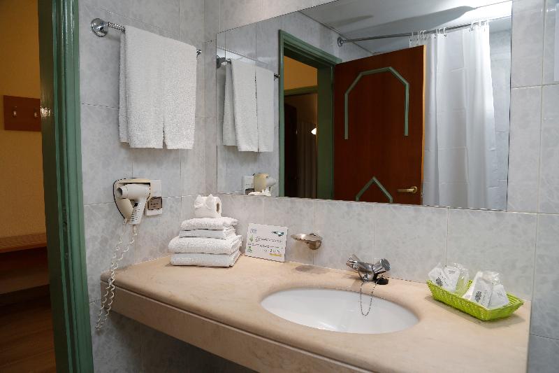 חדר דלוקס, Diplomat