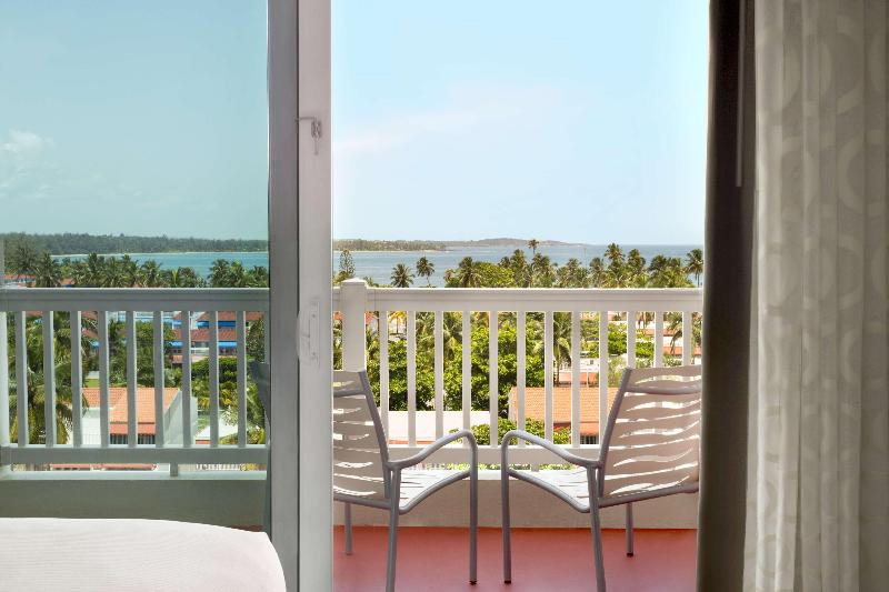 سوئیت با تخت بزرگ, Embassy Suites By Hilton Dorado Del Mar Beach Resort