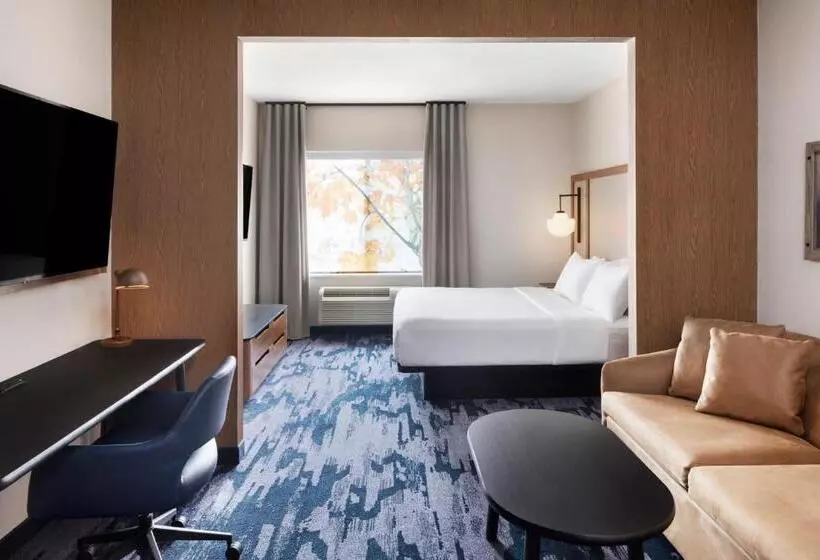 キングサイズベッドのスタンダードルーム, Fairfield Inn & Suites By Marriott West Kelowna