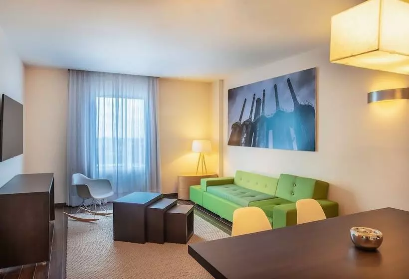 سوییت جونیور, Fiesta Inn Monterrey Fundidora