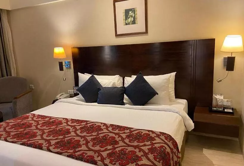 キングサイズベッドのクラブルーム, Fortune Select Exotica, Navi Mumbai   Member Itc S Hotel Group