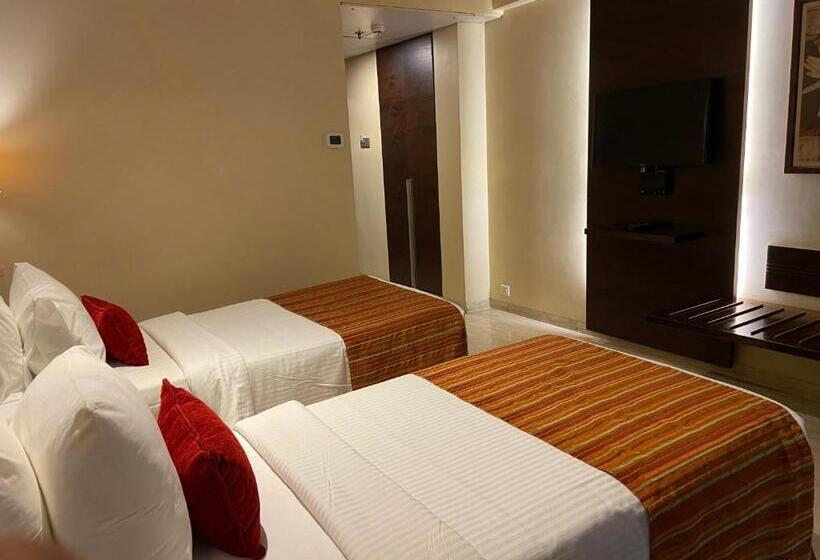 חדר קלאב, Fortune Select Exotica, Navi Mumbai   Member Itc S Hotel Group