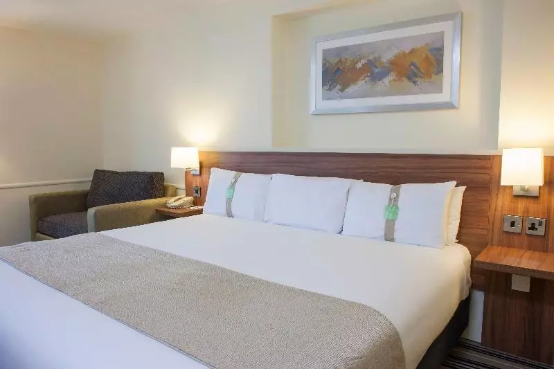 キングサイズベッドのスタンダードルーム, Holiday Inn Leeds Wakefield M1 Jct40, An Ihg