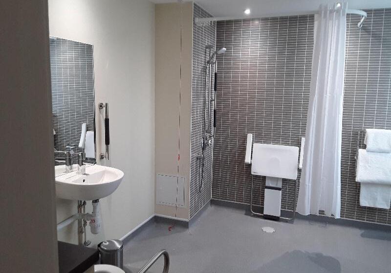 适合残疾人使用的标准间, Holiday Inn Leeds Wakefield M1 Jct40, An Ihg