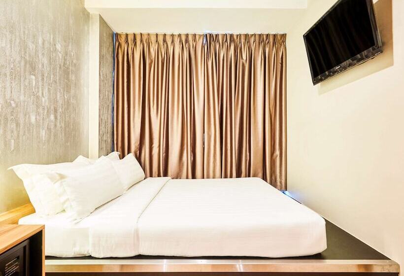 Deluxe Room, Ibis Budget Singapore West Coast