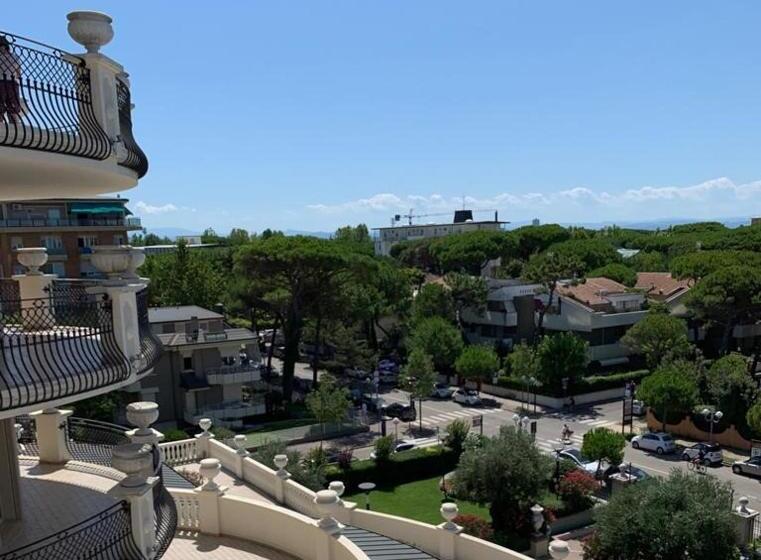 ガーデンビュースタンダードルーム, Palace