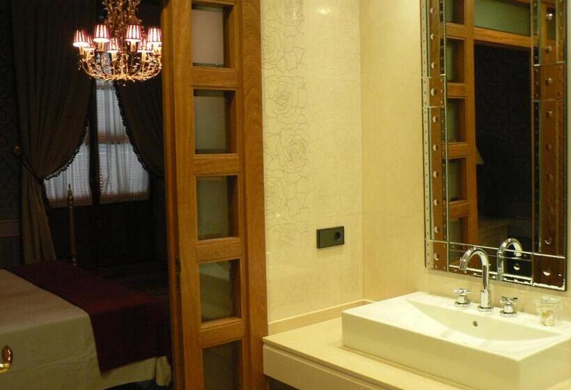 اتاق سوپریور, Posada Real Los Cinco Linajes