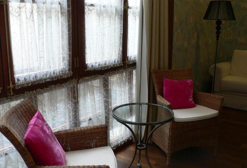 اتاق استاندارد سه نفره, Posada Real Los Cinco Linajes