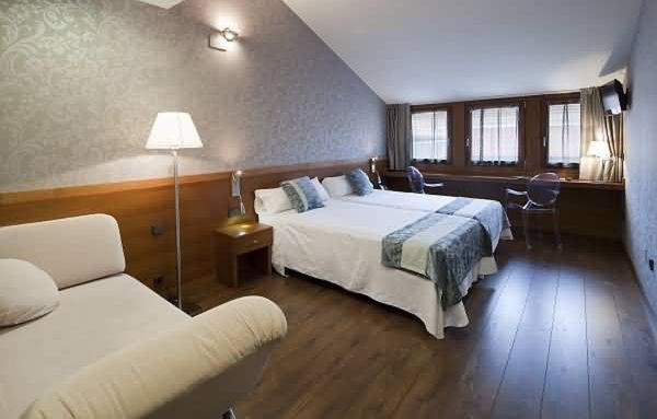 اتاق استاندارد سه نفره, Posada Real Los Cinco Linajes