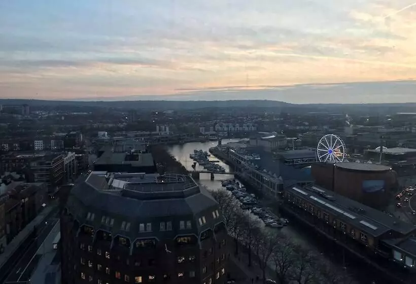 سوئیت با چشم‌انداز, Radisson Blu Hotel, Bristol