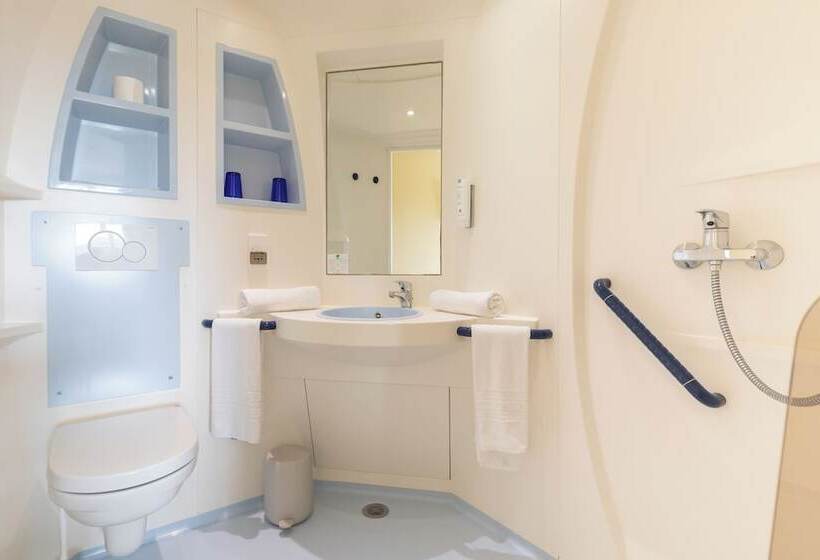 اتاق استاندارد یک نفره, Restaurant Stand Inn